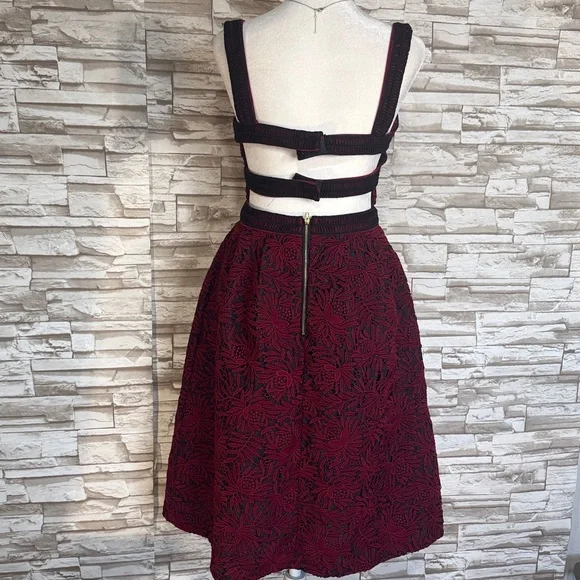 JARIYA Medium CROCHET BACKLESS DRESSS - Picture 6 of 13